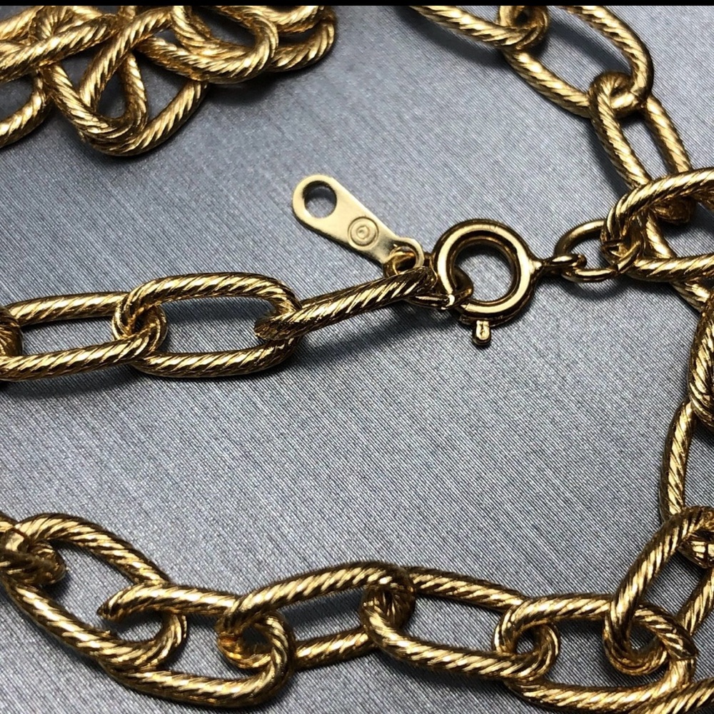VTG Modern Avon Medallion Necklace - Picture 12 of 15